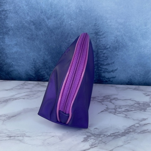 Clinique Cosmetic Bag - Picture 5 of 11